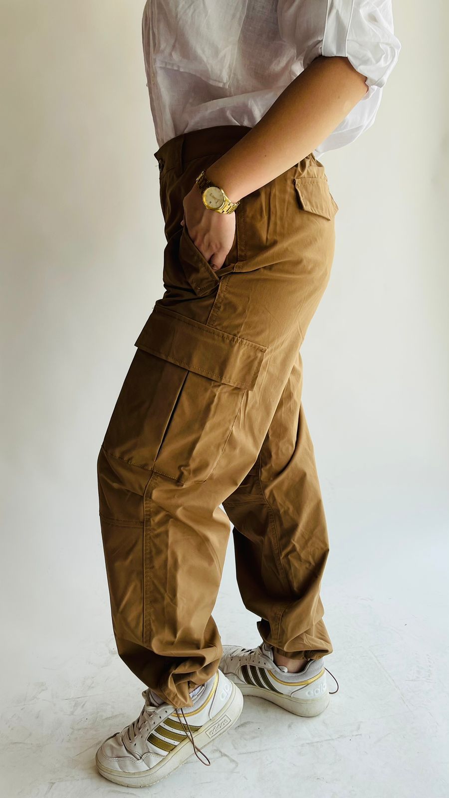 Pantalón cargo camel