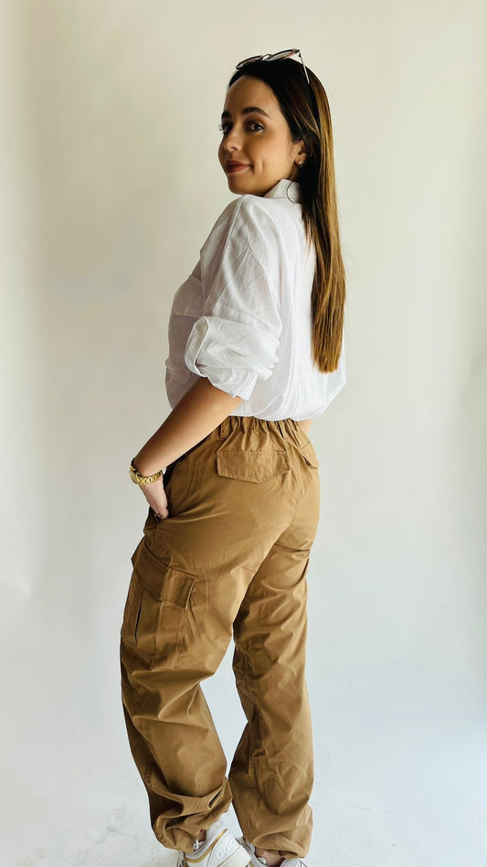 Pantalón cargo camel