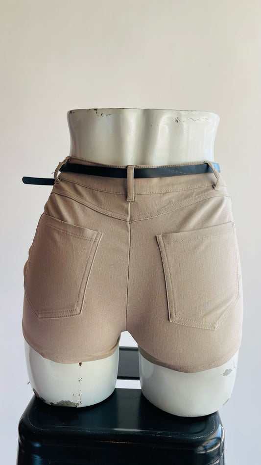 Short de gabardina con cinturon