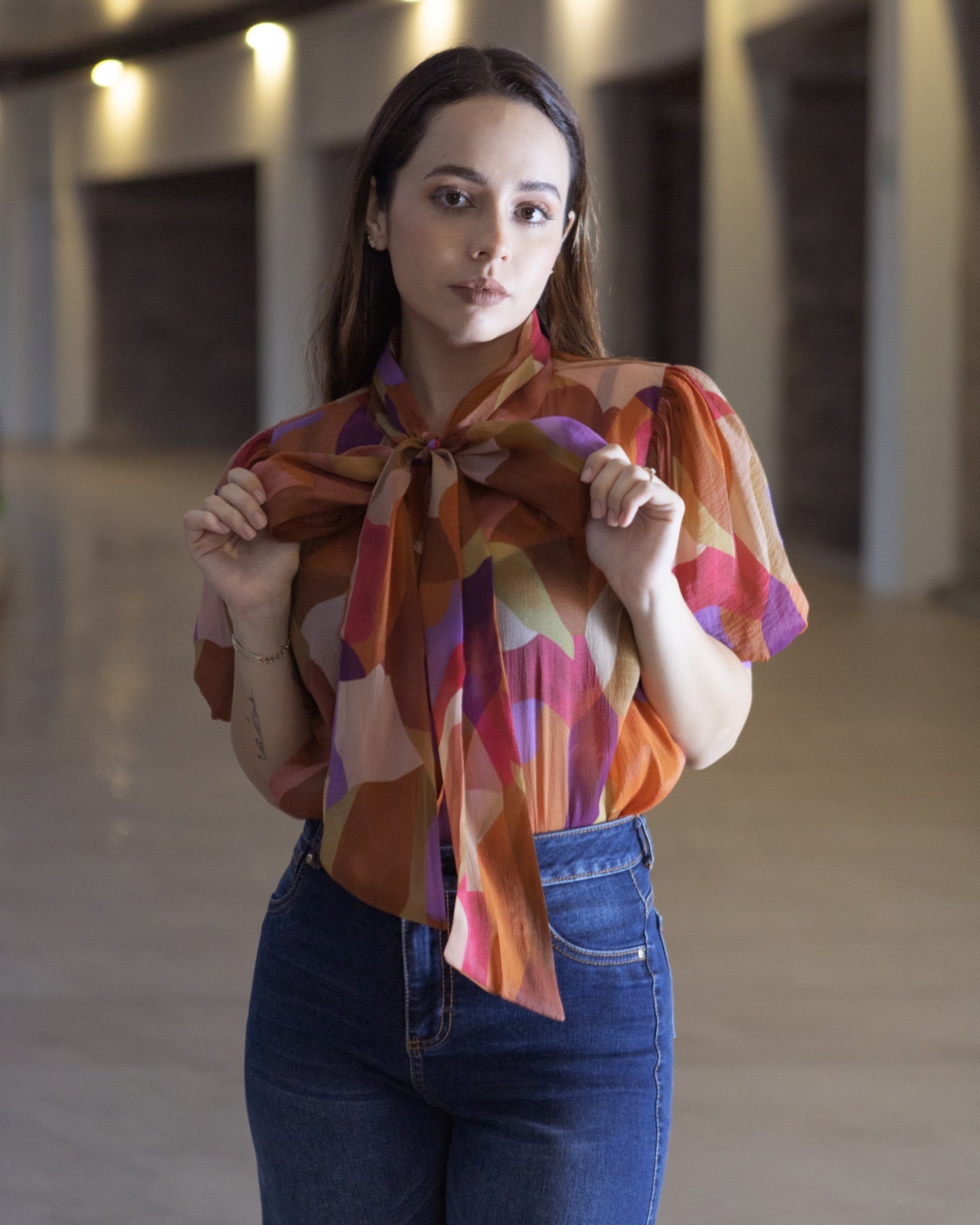 Blusa de manga corta bombacha y corbatín