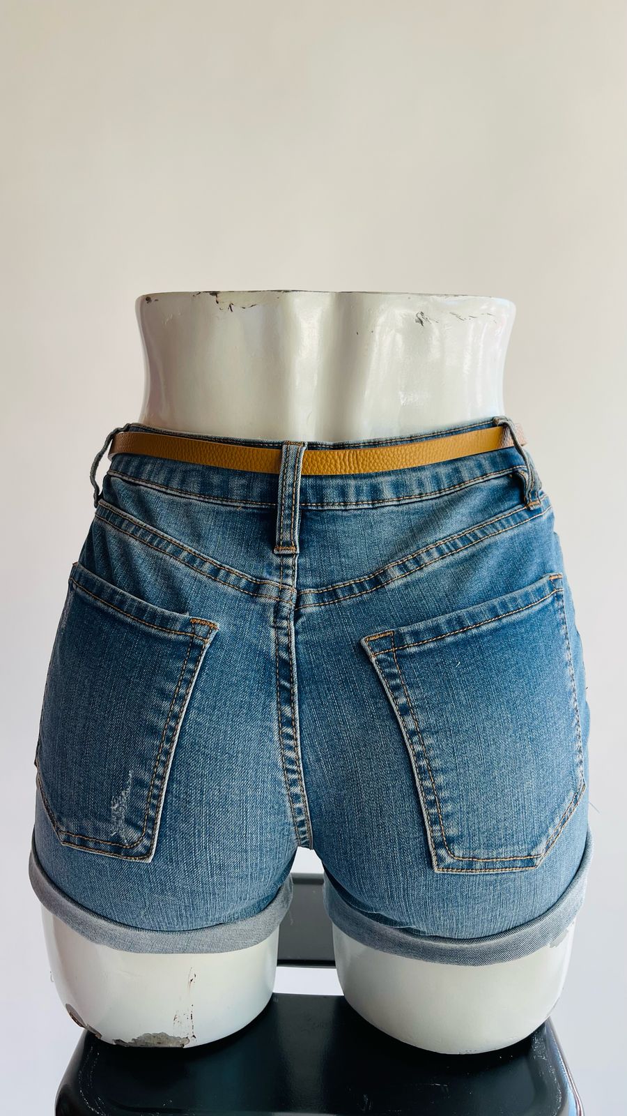 Short con cinturón