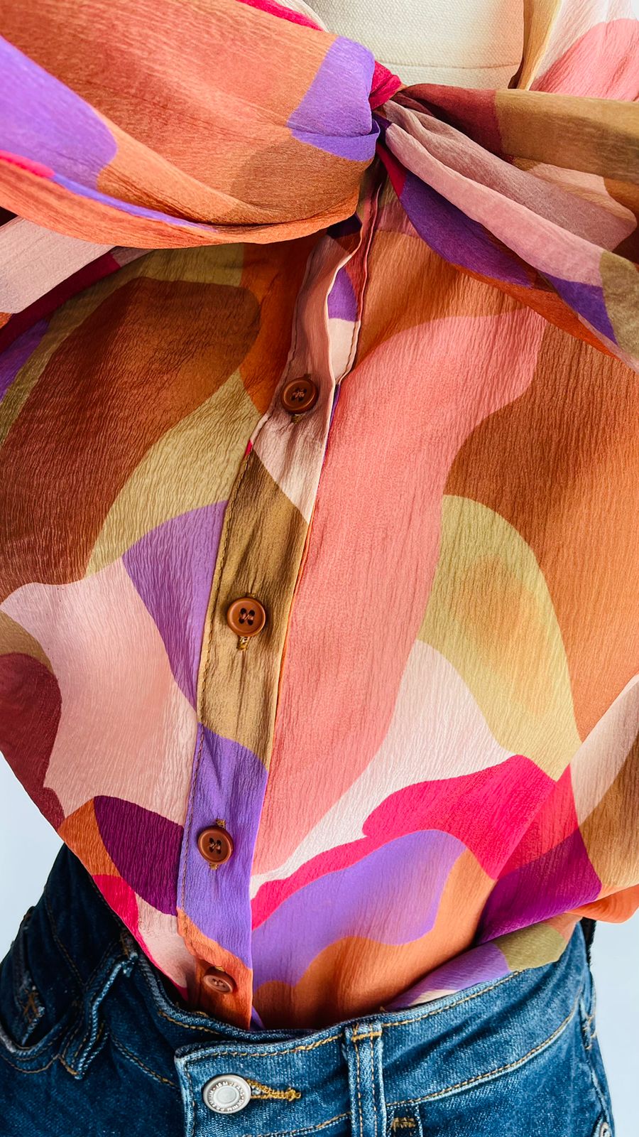 Blusa de manga corta bombacha y corbatín