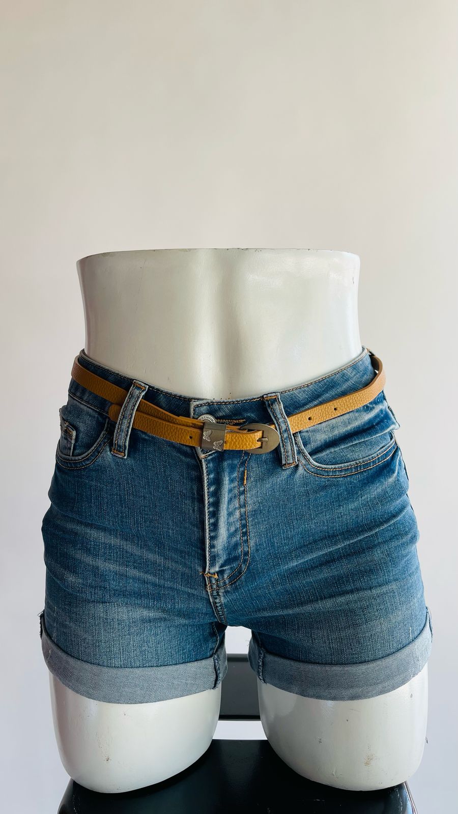 Short con cinturón