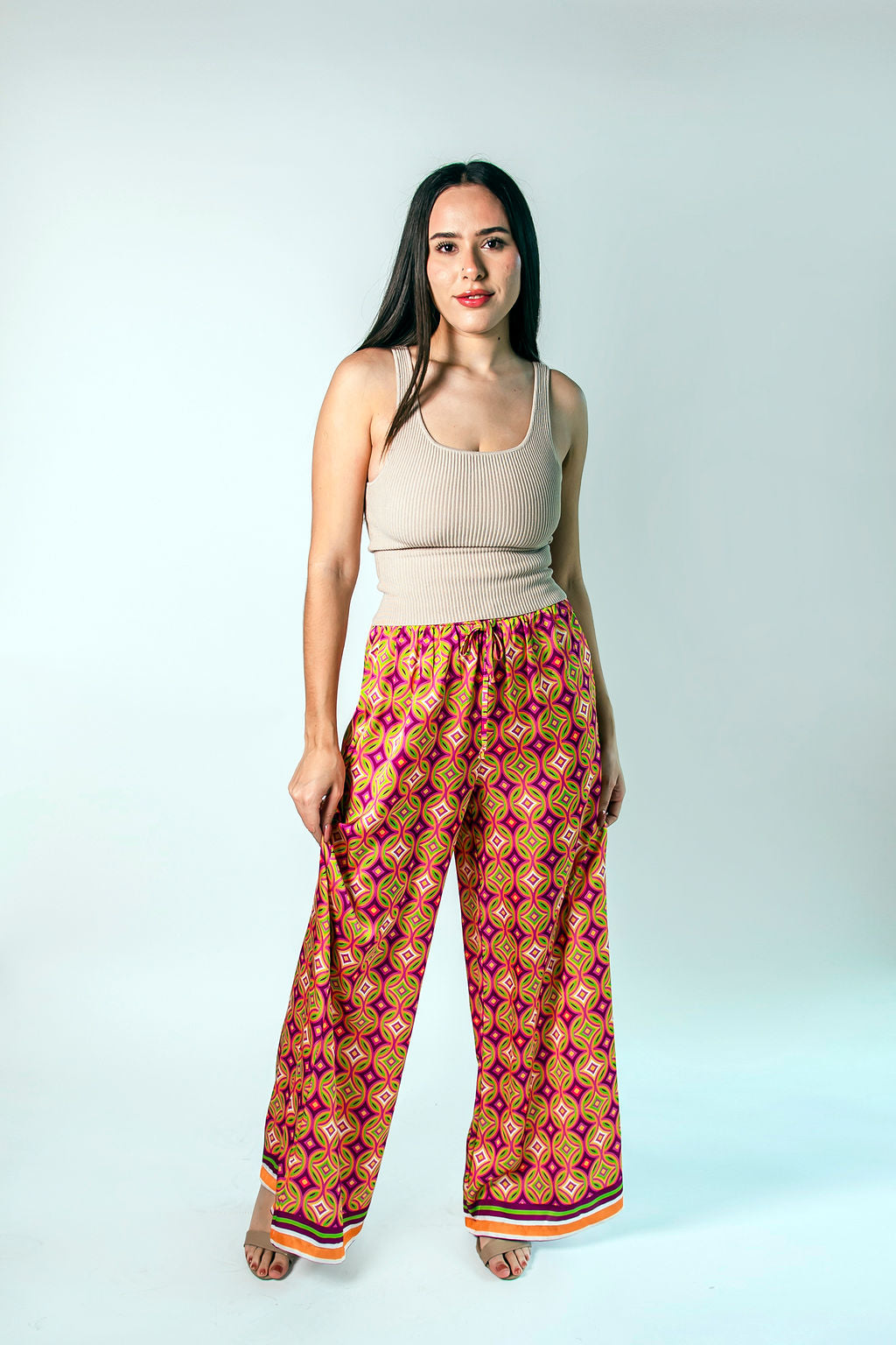 Pantalón pata ancha estampado rombos
