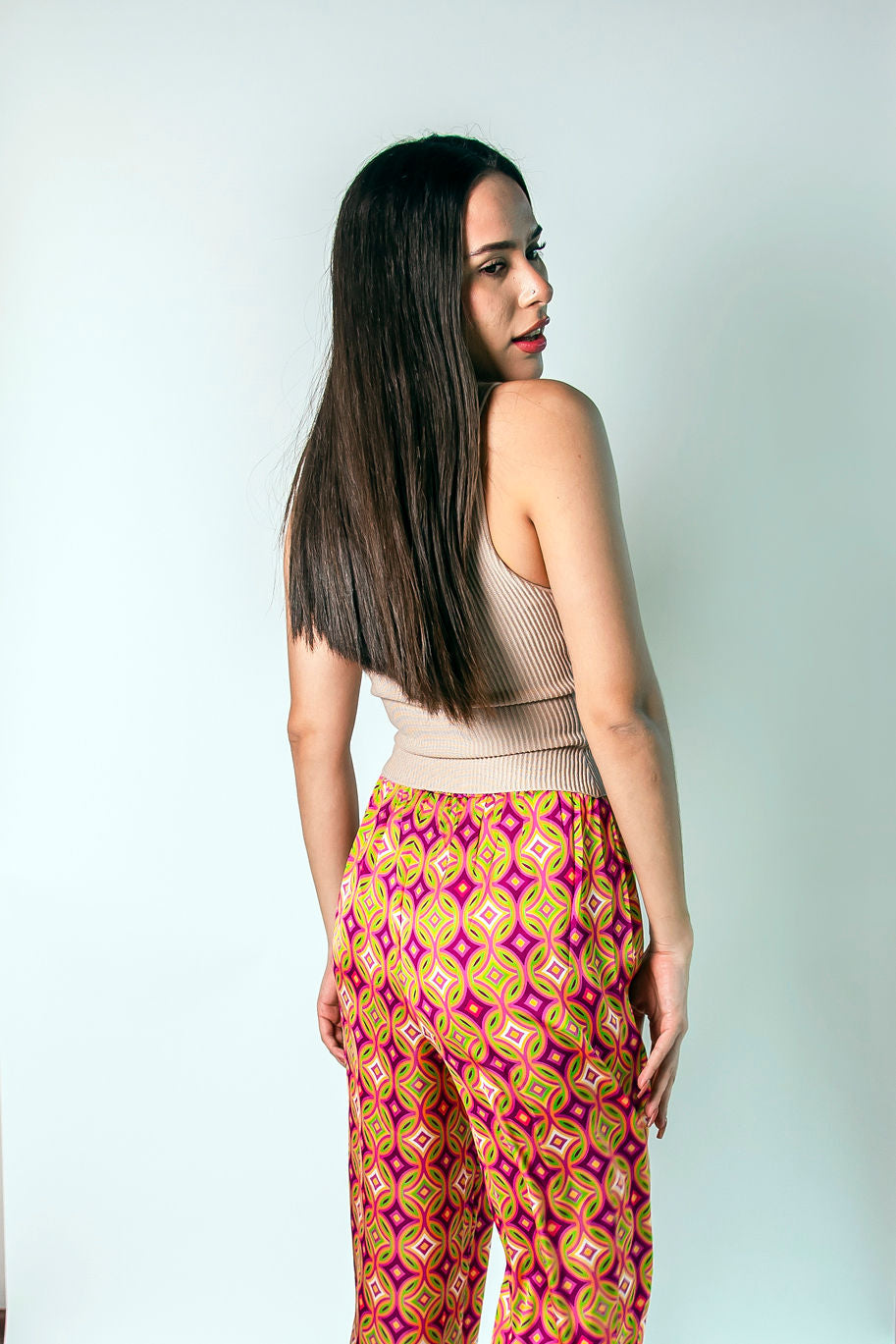 Pantalón pata ancha estampado rombos