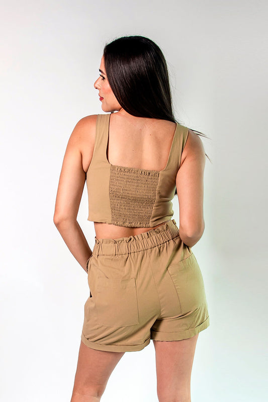 Short con botones al frente