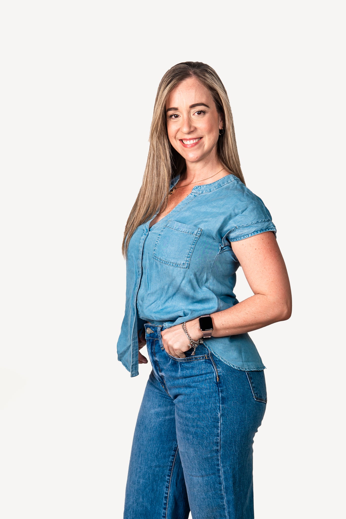 Blusa de mezclilla con bolsita y detalle en cuello v Tb8808