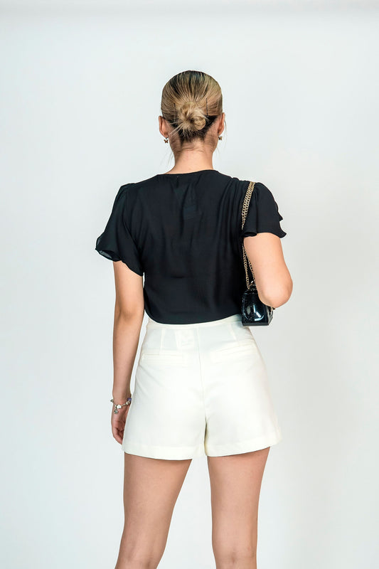 Blusa lisa con olan en manga