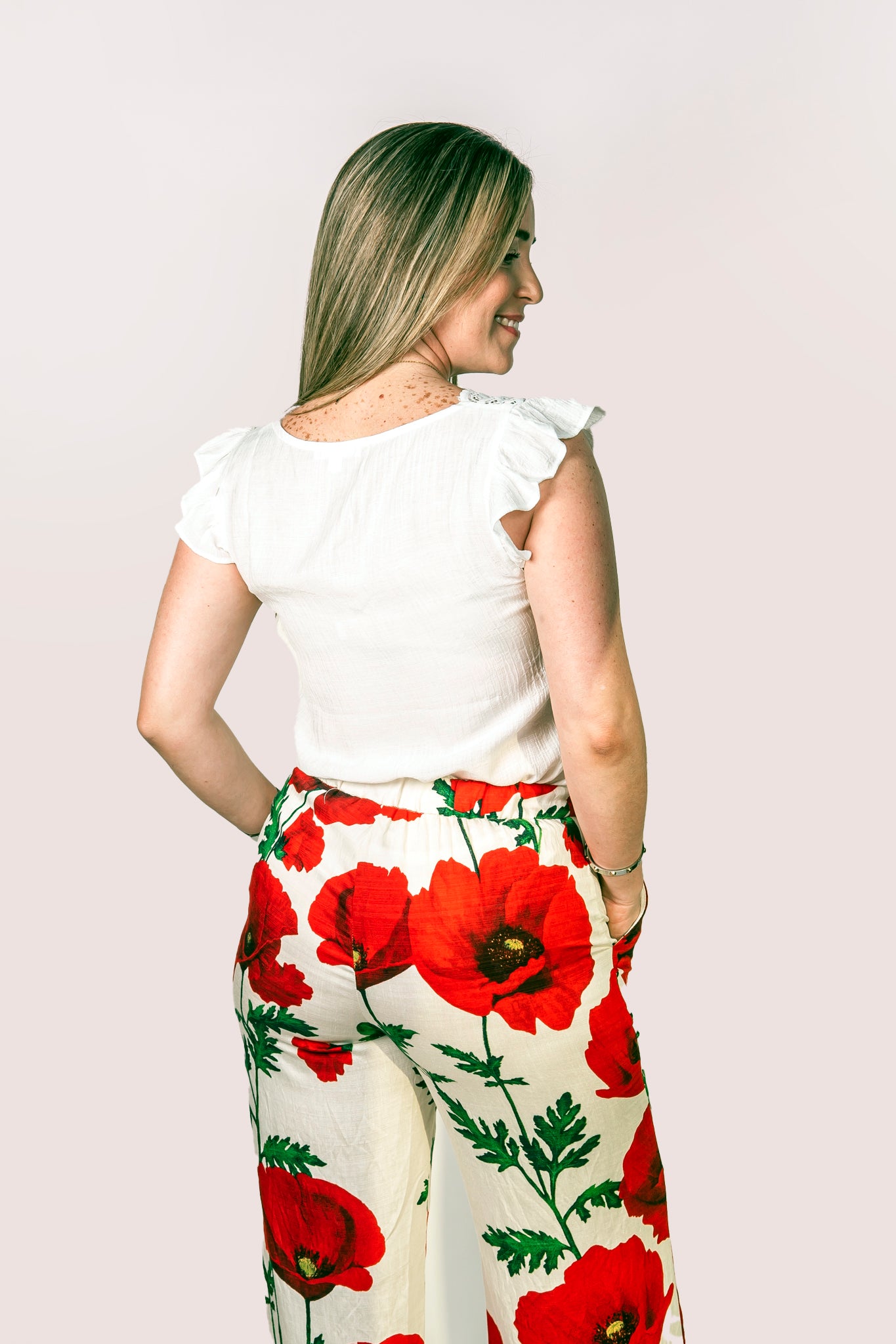 Pantalón estampado de flores rojas 42169p