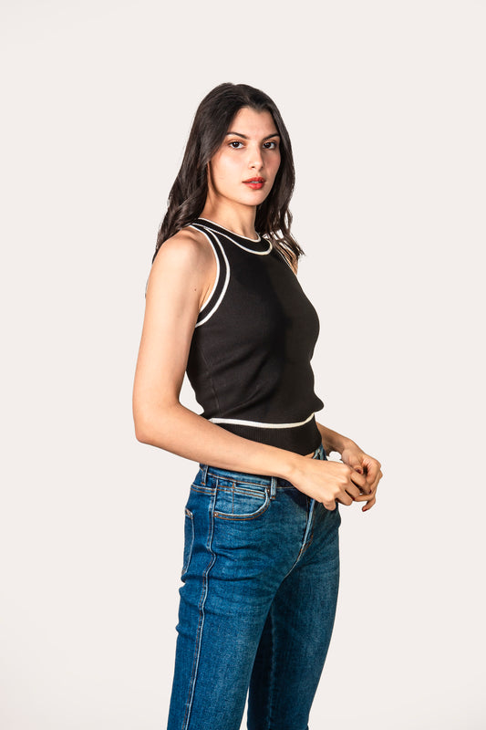 Blusa sin manga con detalle de linea en las orillas Tw1447