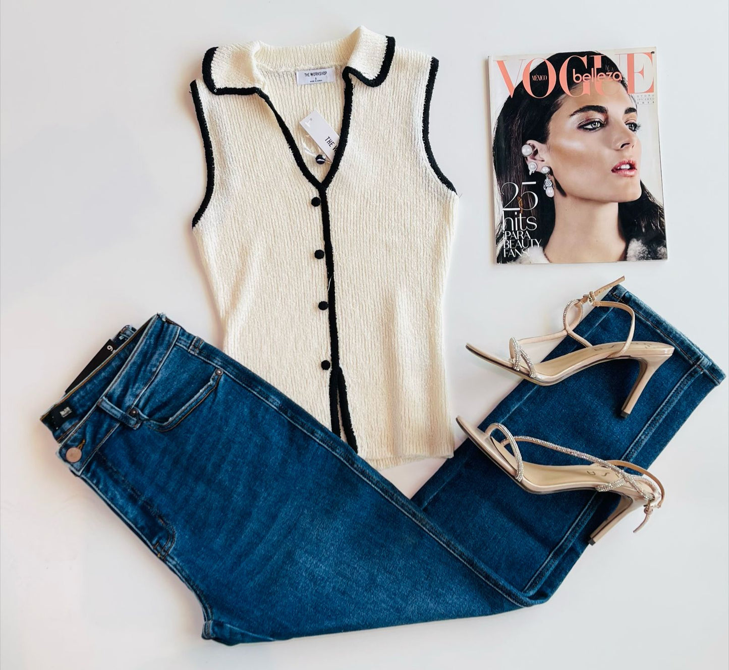 Blusa con cuello halter y botones al frente detalle en pico Tw1740