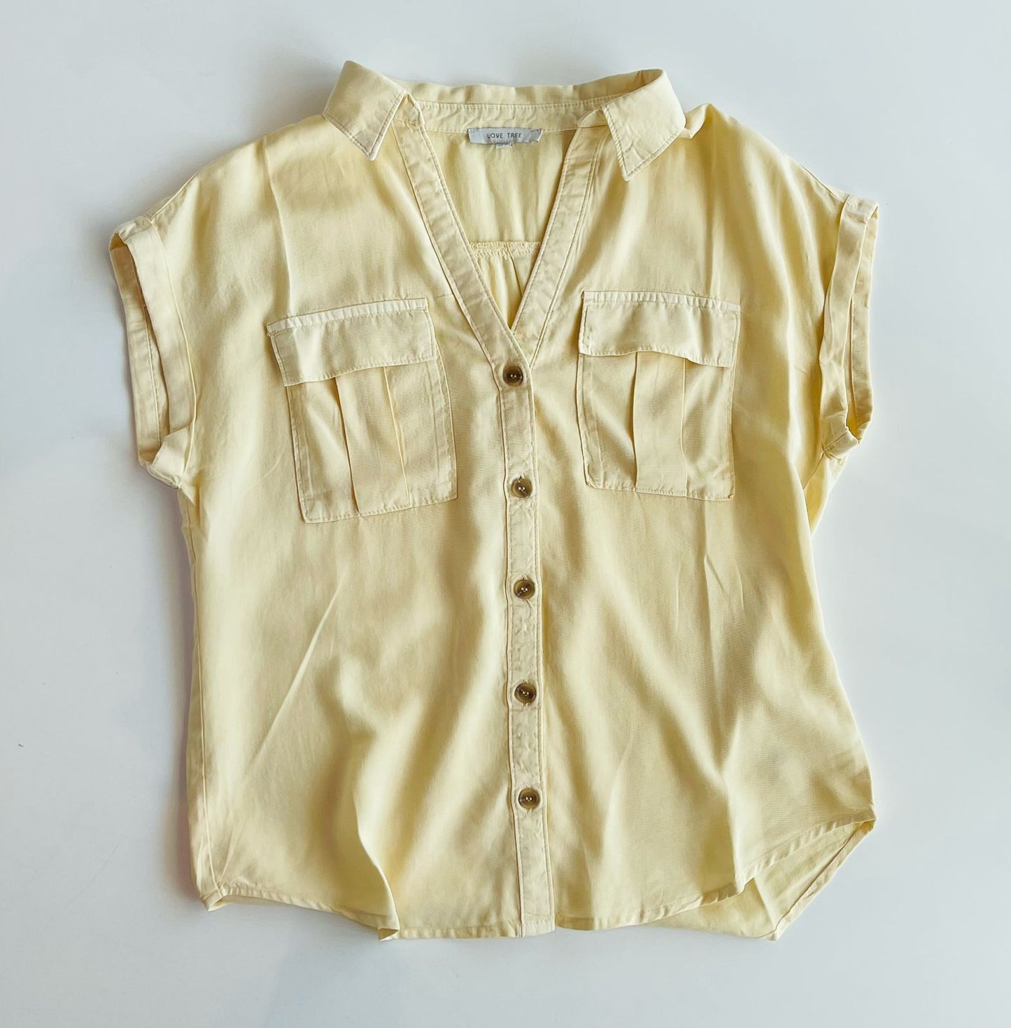 Camisa de manga corta con doble bolsa y botones al frente 2620tm