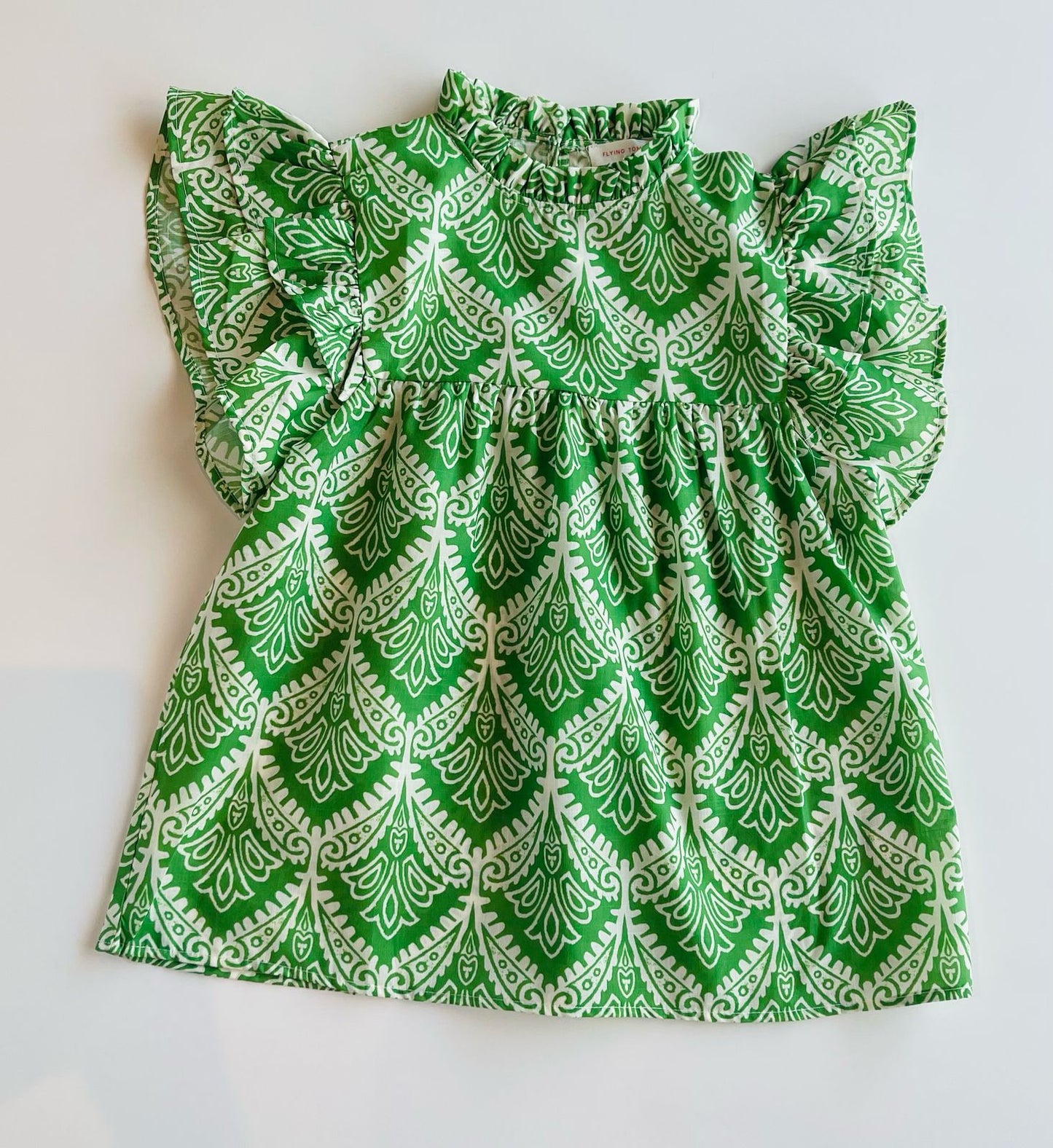 Blusa con detalle en manga y cuello alto verde con blanco It13461