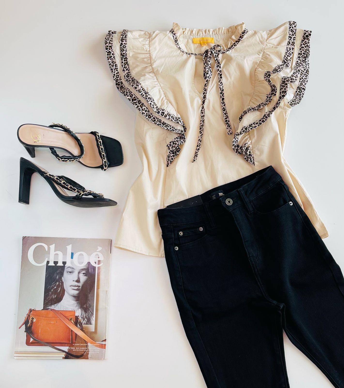Blusa café con detalle de animal print en las orillas It13615