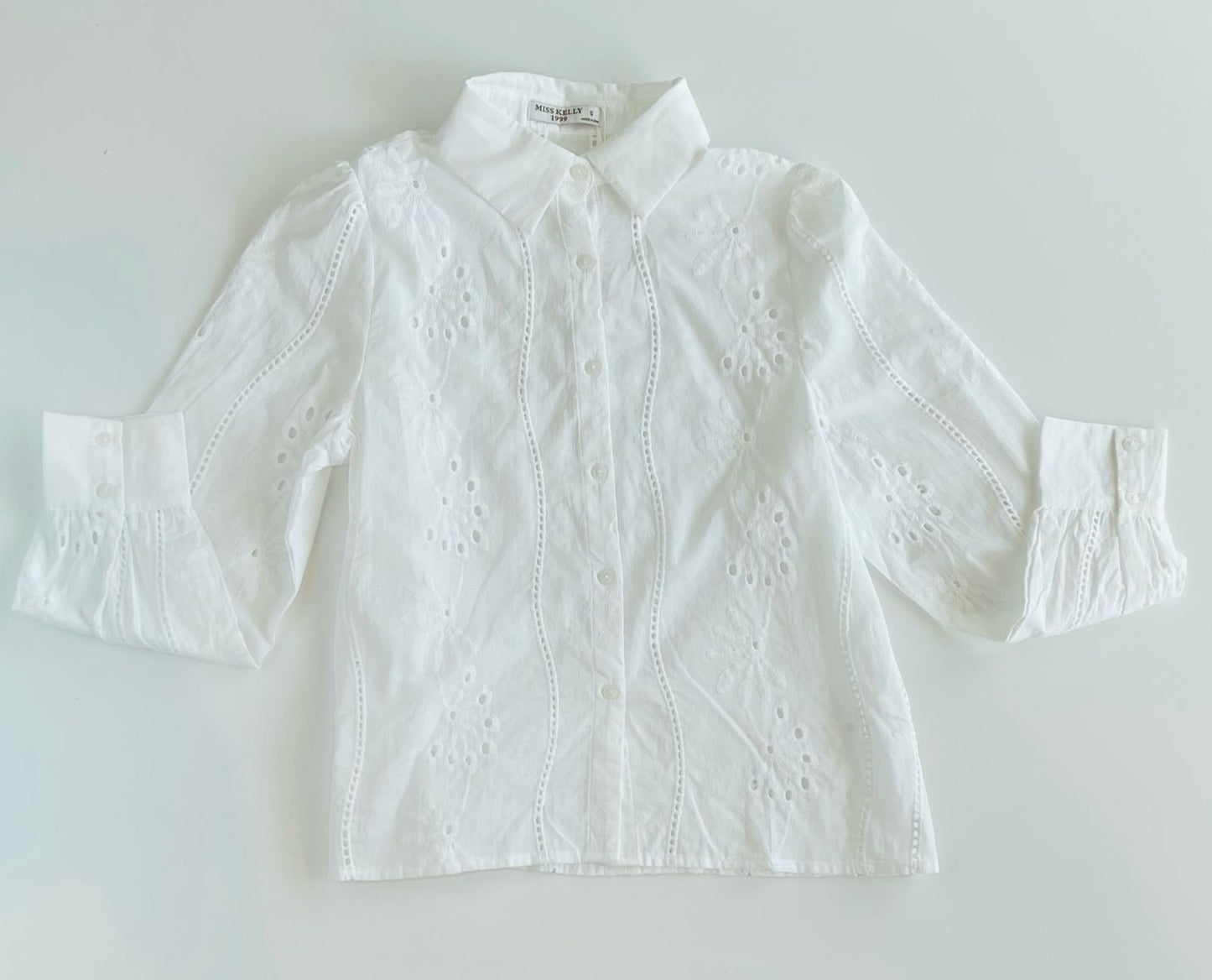 Camisa blanca de manga larga con detalles Sd5290