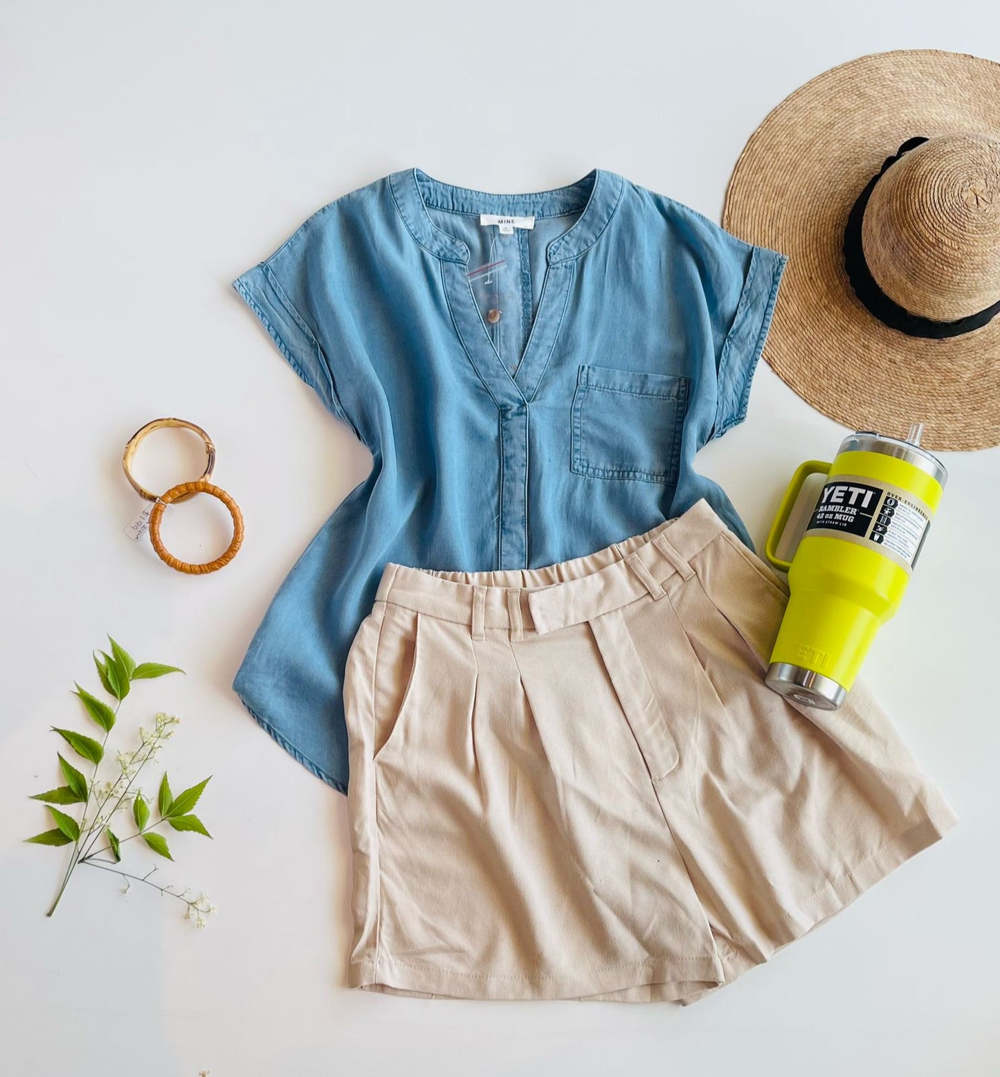 Blusa de mezclilla con bolsita y detalle en cuello v Tb8808