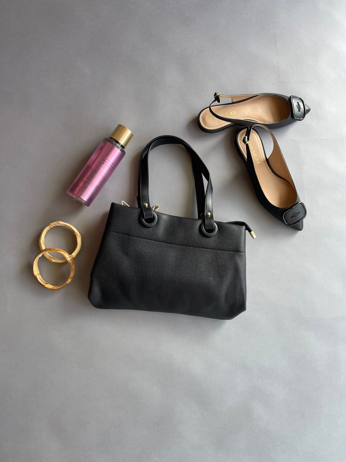 1560 Bolsa Mediana de Mano con 3 Separaciones y Charms