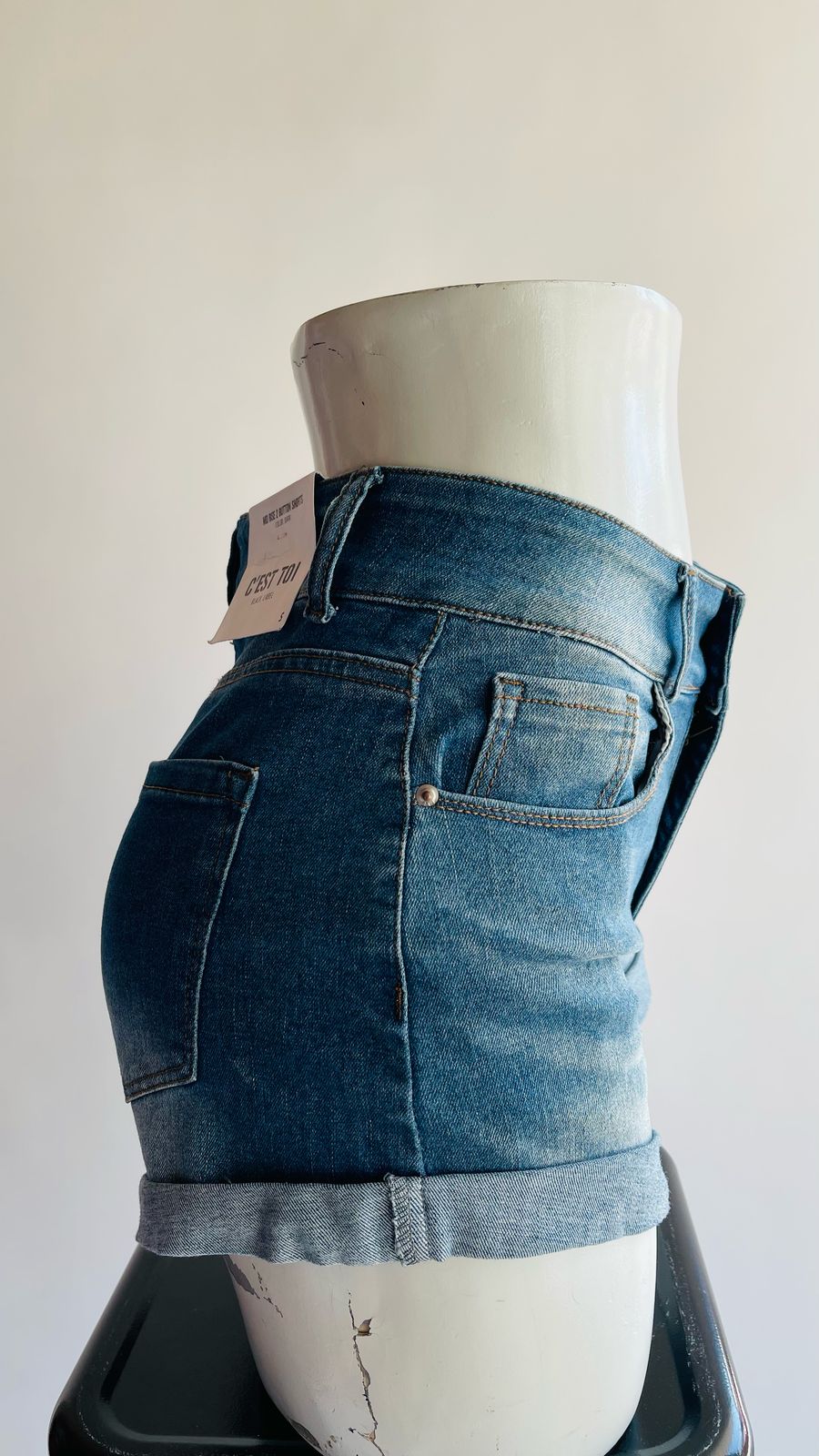 Short de mezclilla con dos botones