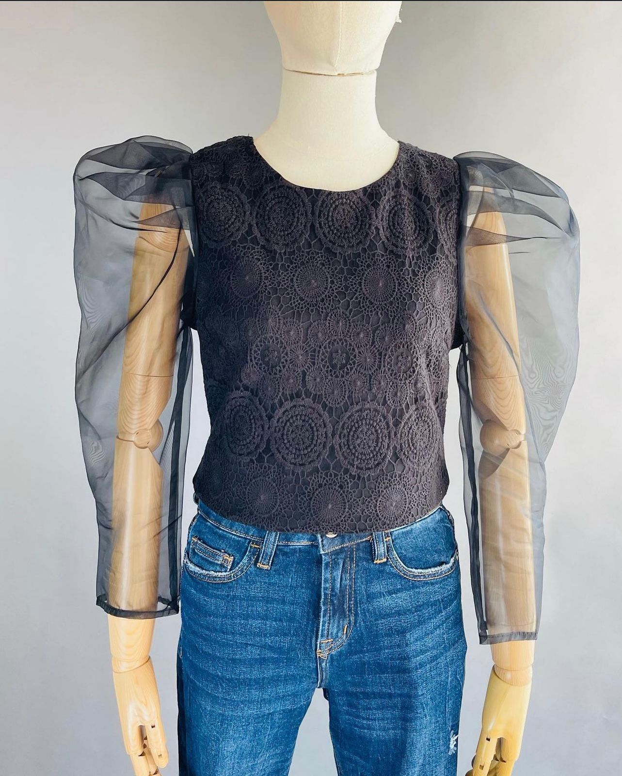 Blusa de manga larga con manga transparente