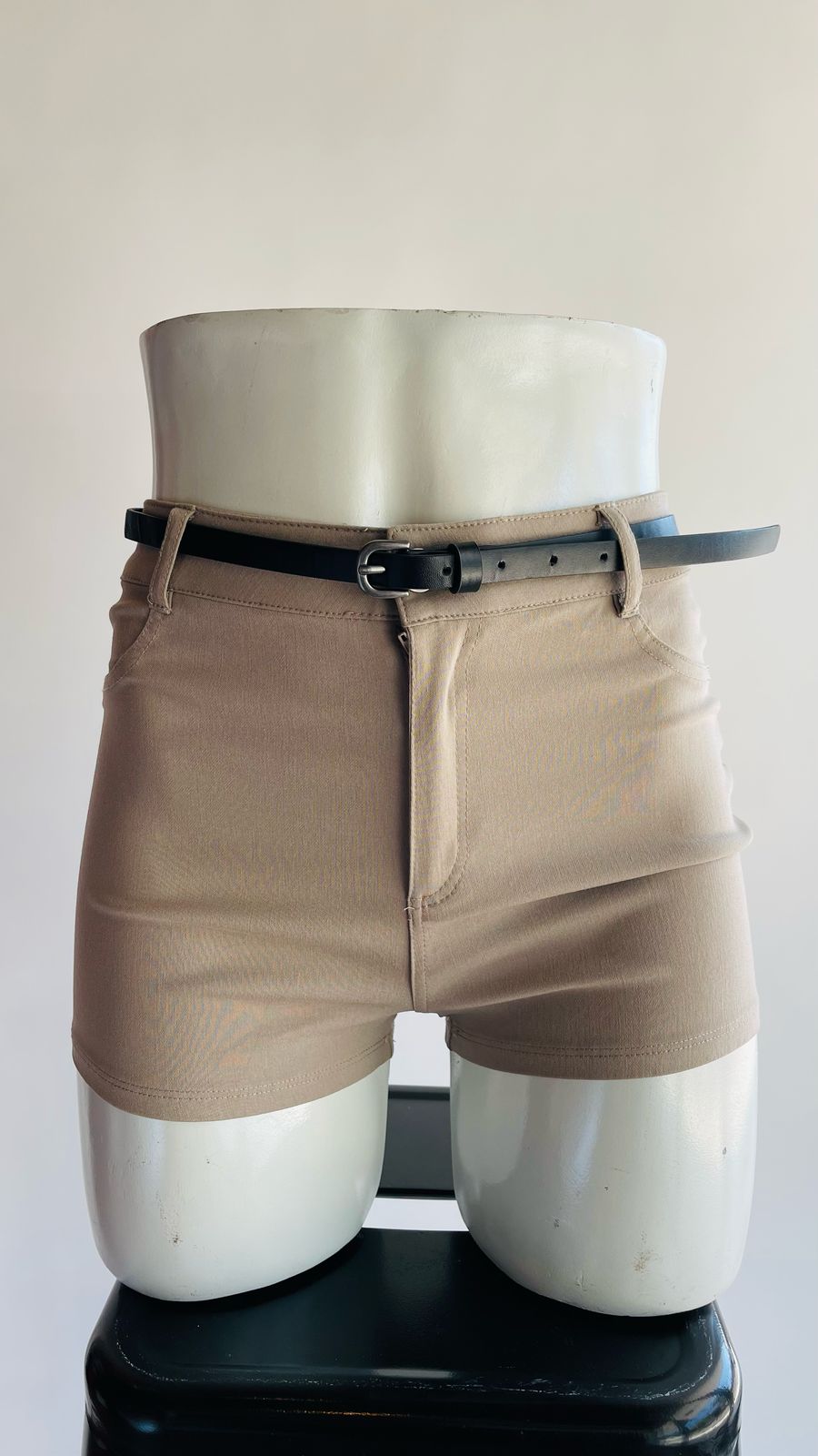 Short de gabardina con cinturon