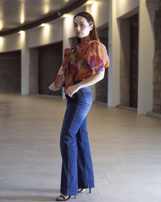 Blusa de manga corta bombacha y corbatín