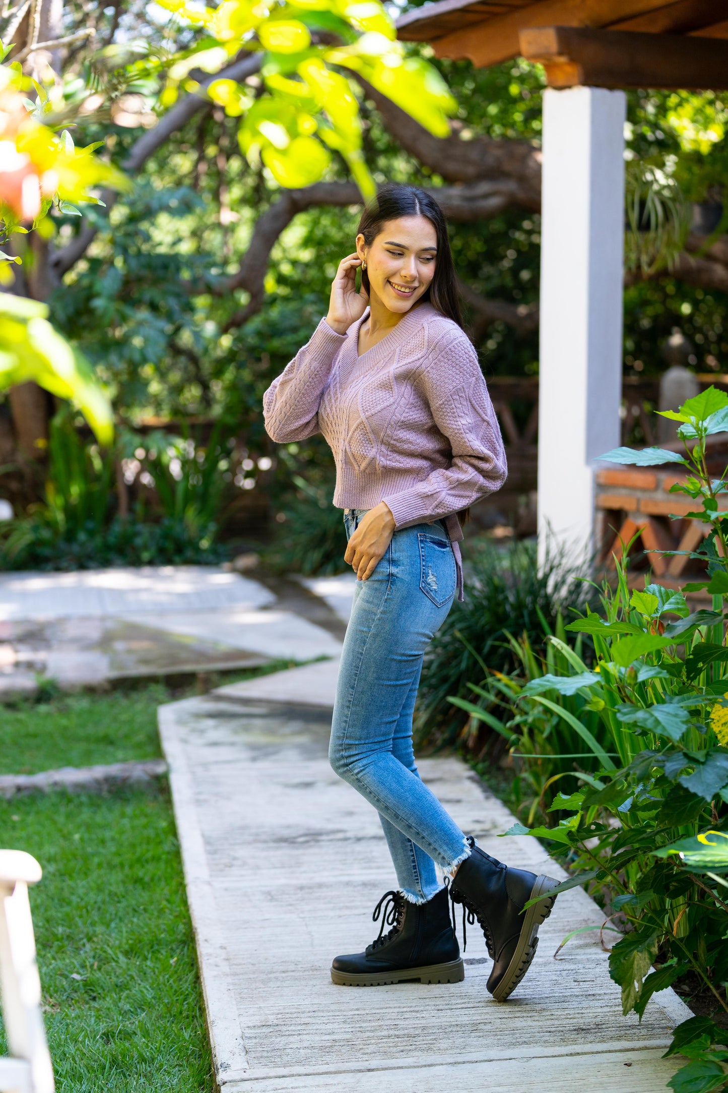 Sweater tejido con detalle en la parte de atras