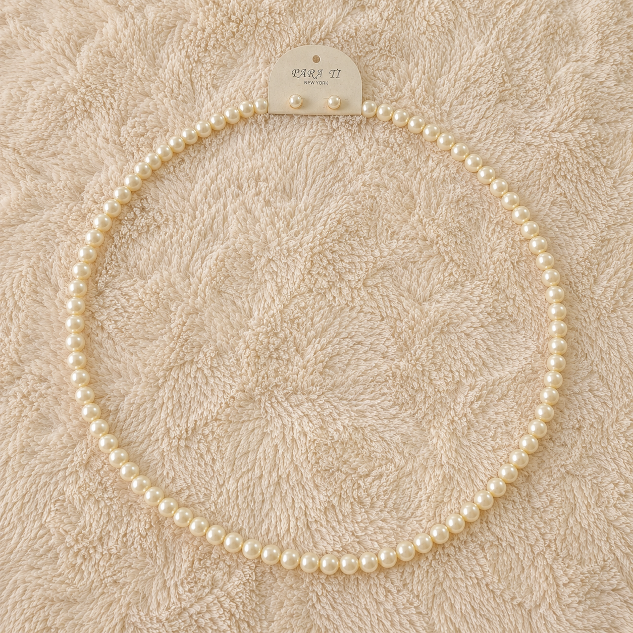 Collar de perlas sintéticas incluye aretes CNE1273