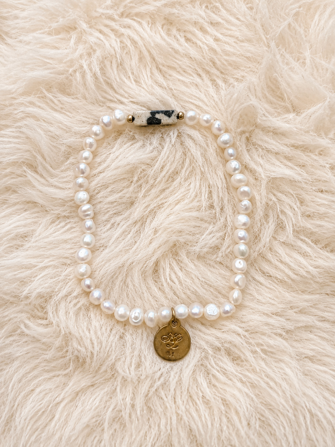 Pulsera con perlitas sintéticas KLUSP3