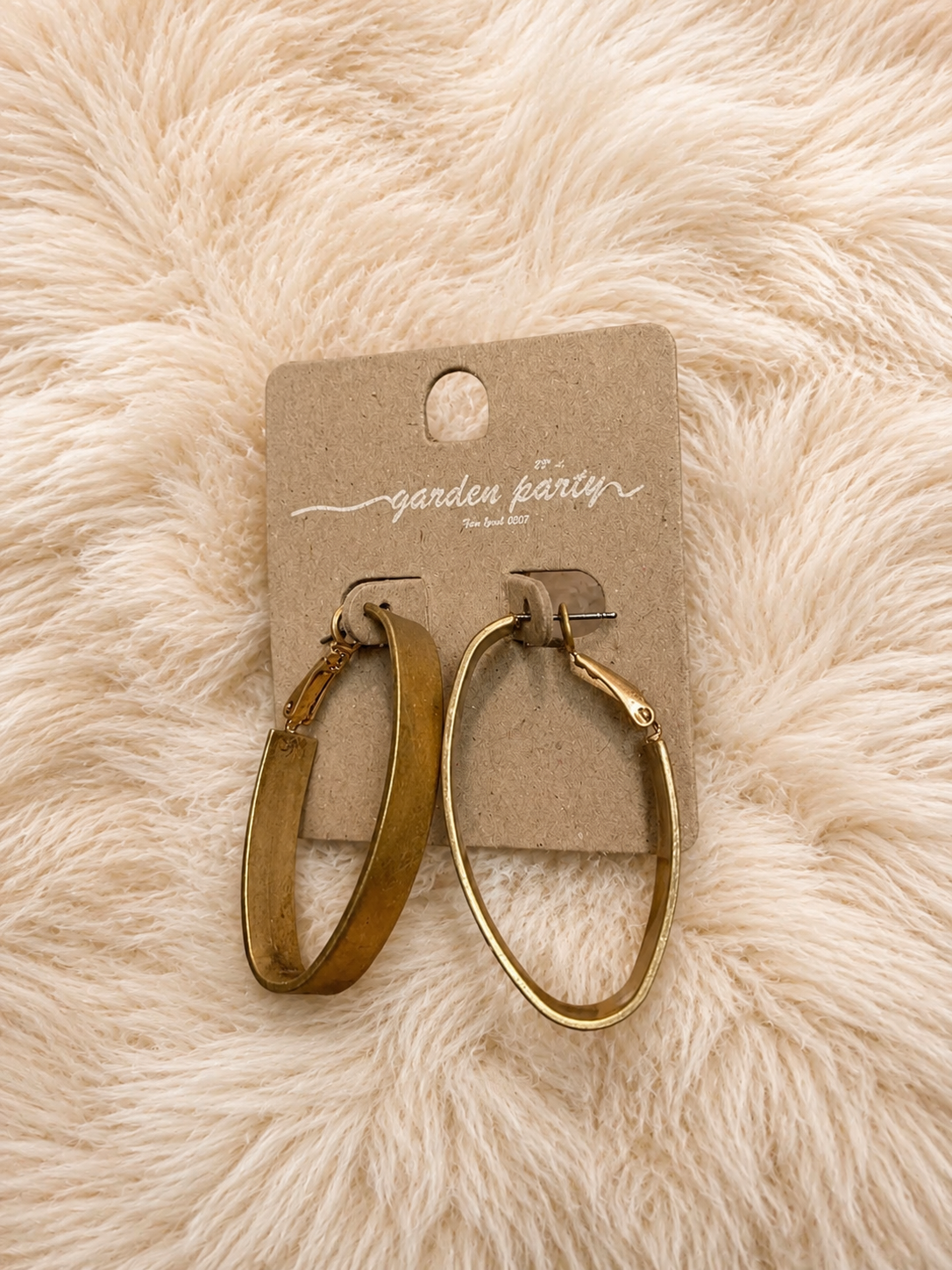 Aretes óvalados color dorados PLE3216