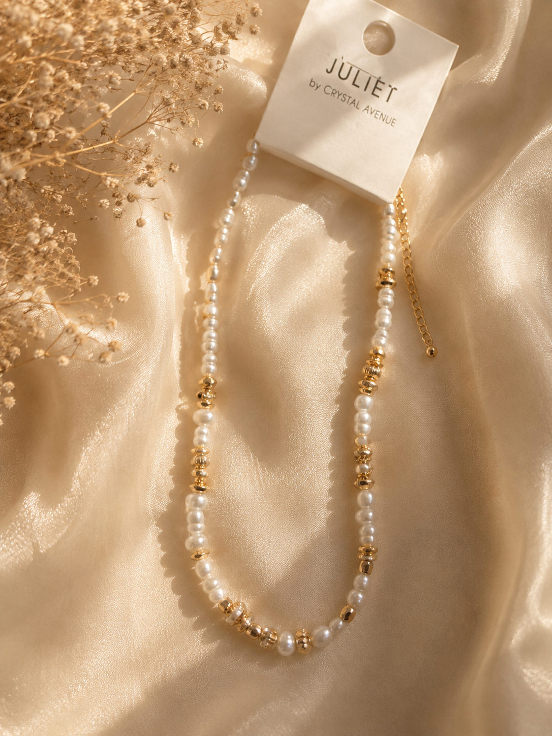 Juliet Collar de perlas blancas con detalles dorados 18722WH-G