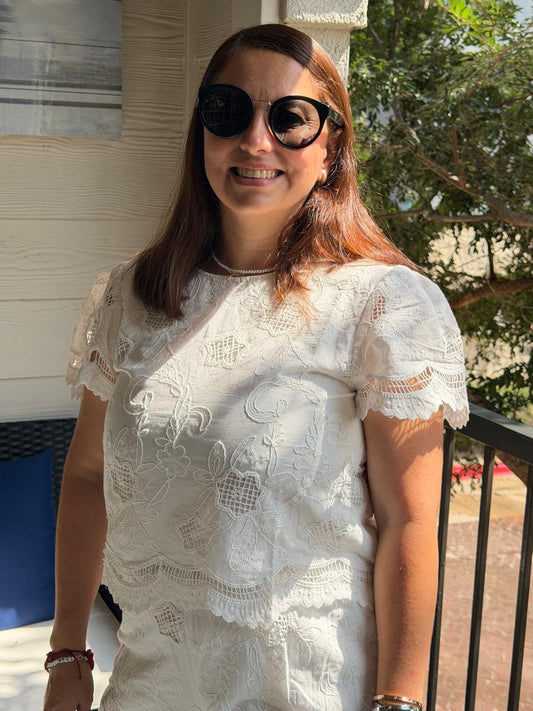 Ellison Blusa Blanca con cuello redondo y bordado TT107576