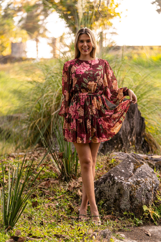 Vestido corto con estampado de flores