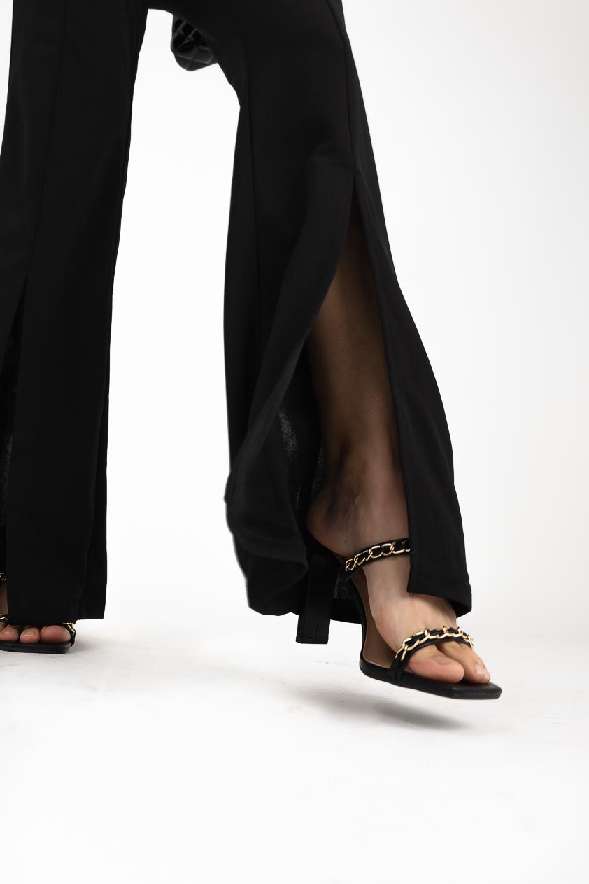 Zapatilla con doble tira con cadena