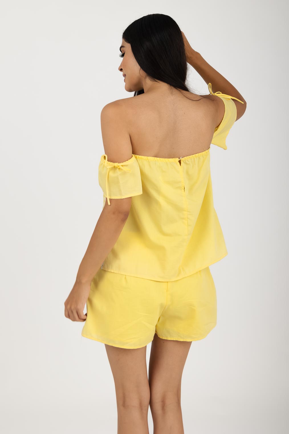 Blusa al hombro con crochet en la parte abajo