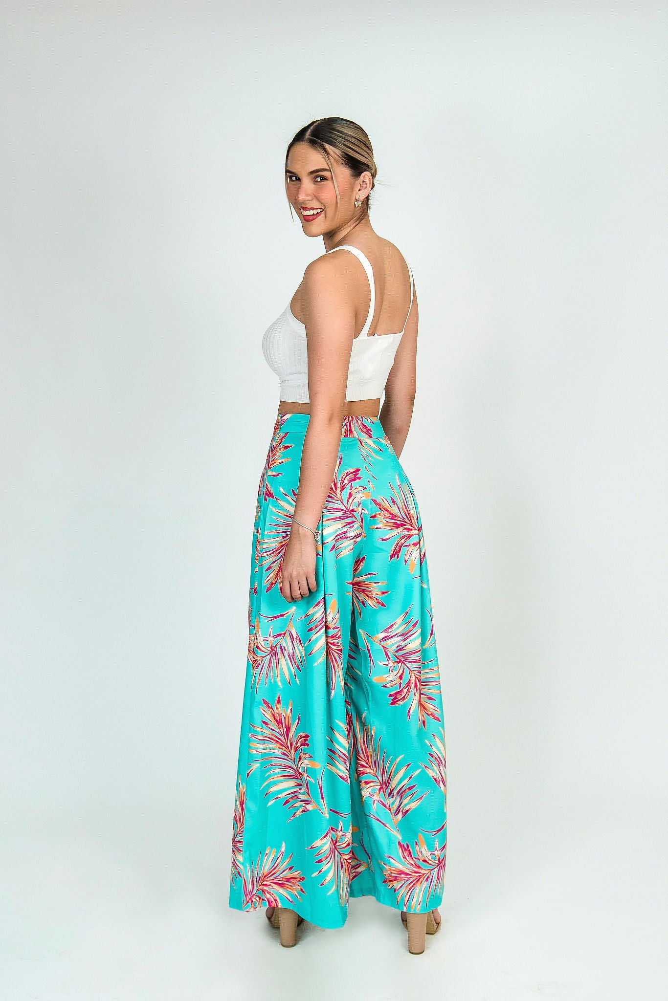 Pantalón pata ancha estampado palmas