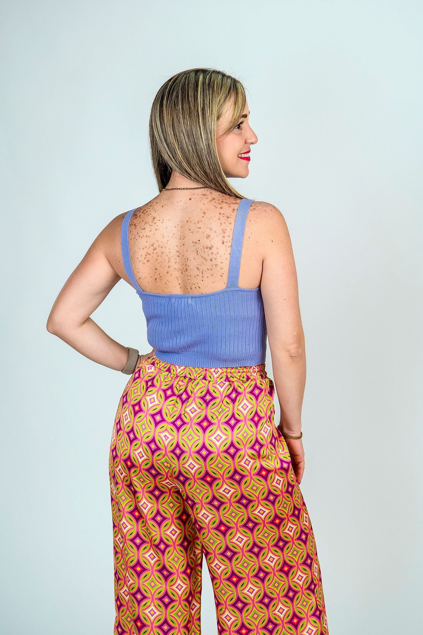 Pantalón pata ancha estampado rombos