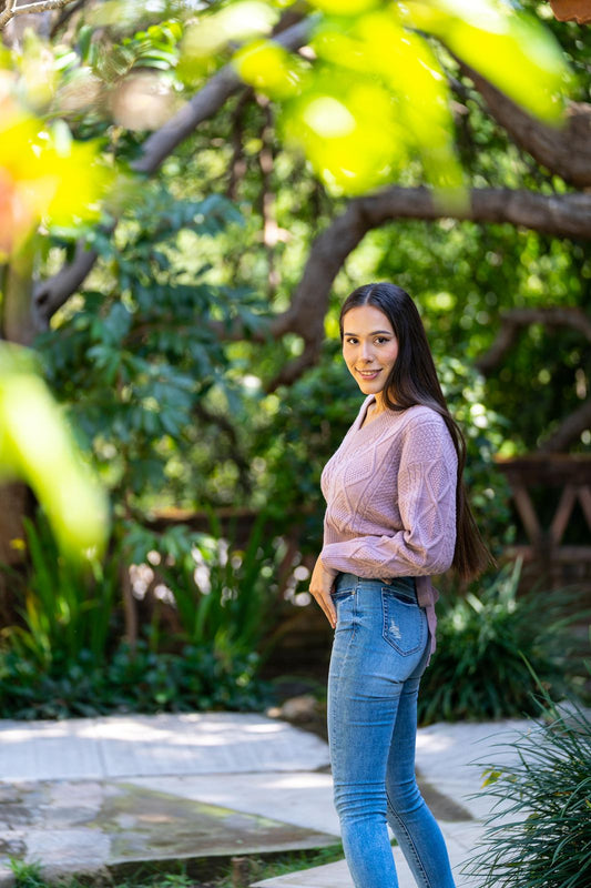 Sweater tejido con detalle en la parte de atras