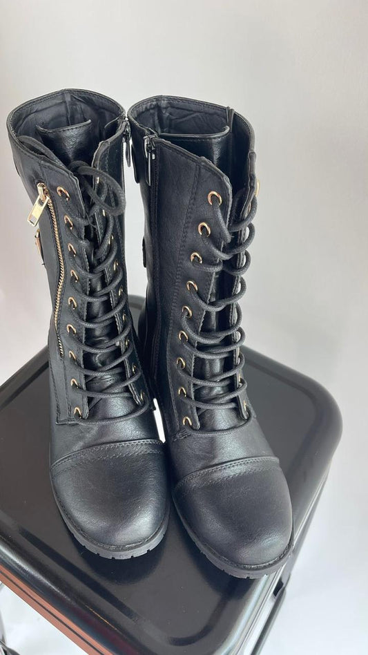 botin de piso con detalles dorados