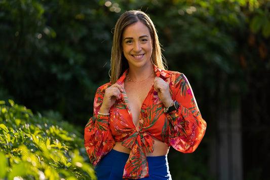 Blusa estampada con nudo al frente