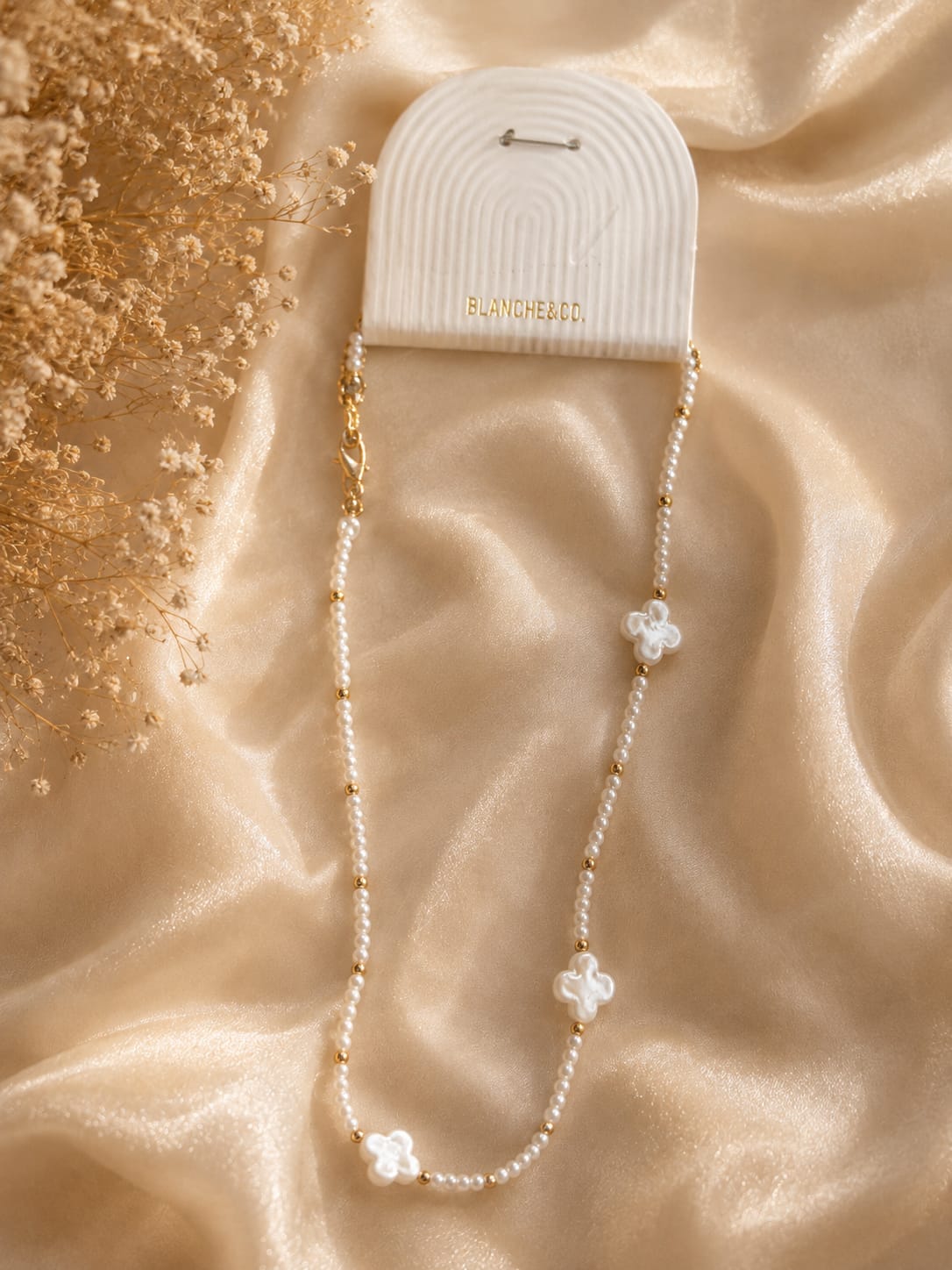 Blanche&Co collar aperlado  con flor de 4 hojas BDNA484MOP