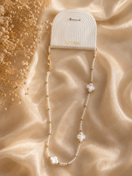 Blanche&Co collar aperlado  con flor de 4 hojas BDNA484MOP