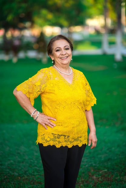 2042X Blusa de encaje con manga corta tallas extra