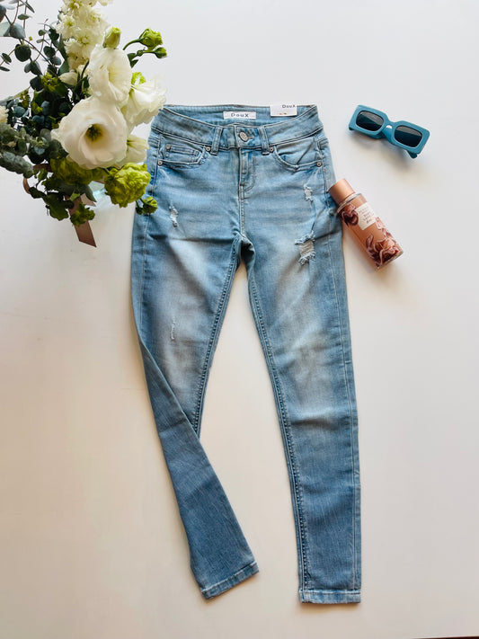 DX2264 Pantalón skinny de mezclilla azul claro