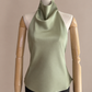 Miss Love Blusa Satin Lisa Cuello Alto Descubierto de la Espalda T5860