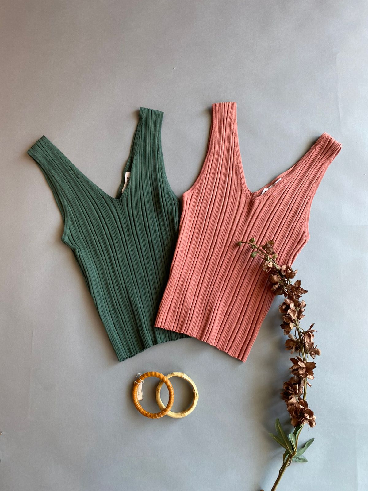 TW1389 THE WORD SHOP Blusa Básica de Tirante Grueso