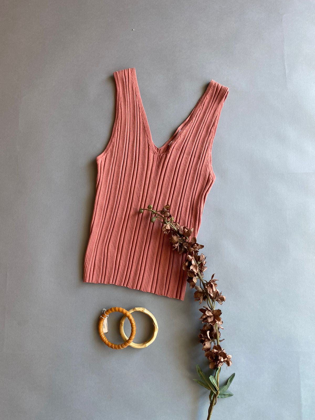 TW1389 THE WORD SHOP Blusa Básica de Tirante Grueso