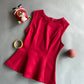 43820T MILK&HONEY Blusa Color Rojo sin Manga Corte Peplum
