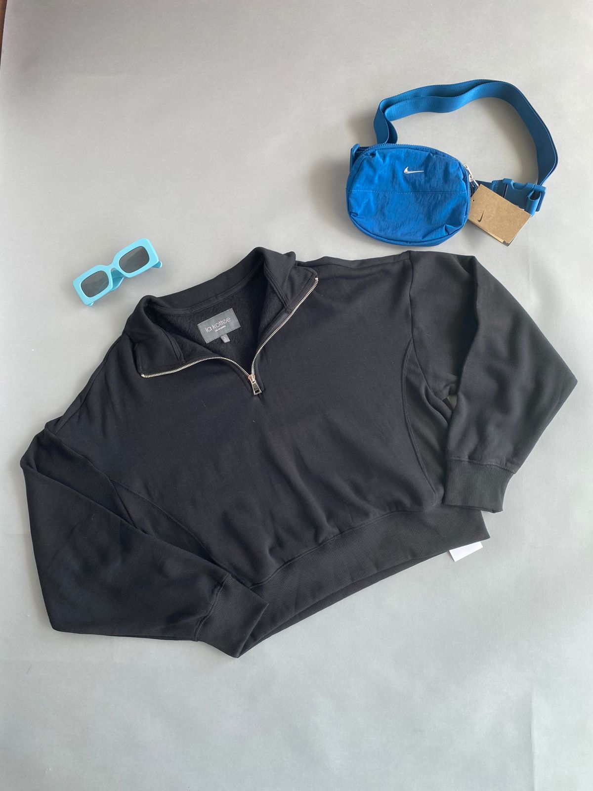 LKT1009 LA KOTTEE Sueter Liso con Cuello Alto y Cierre