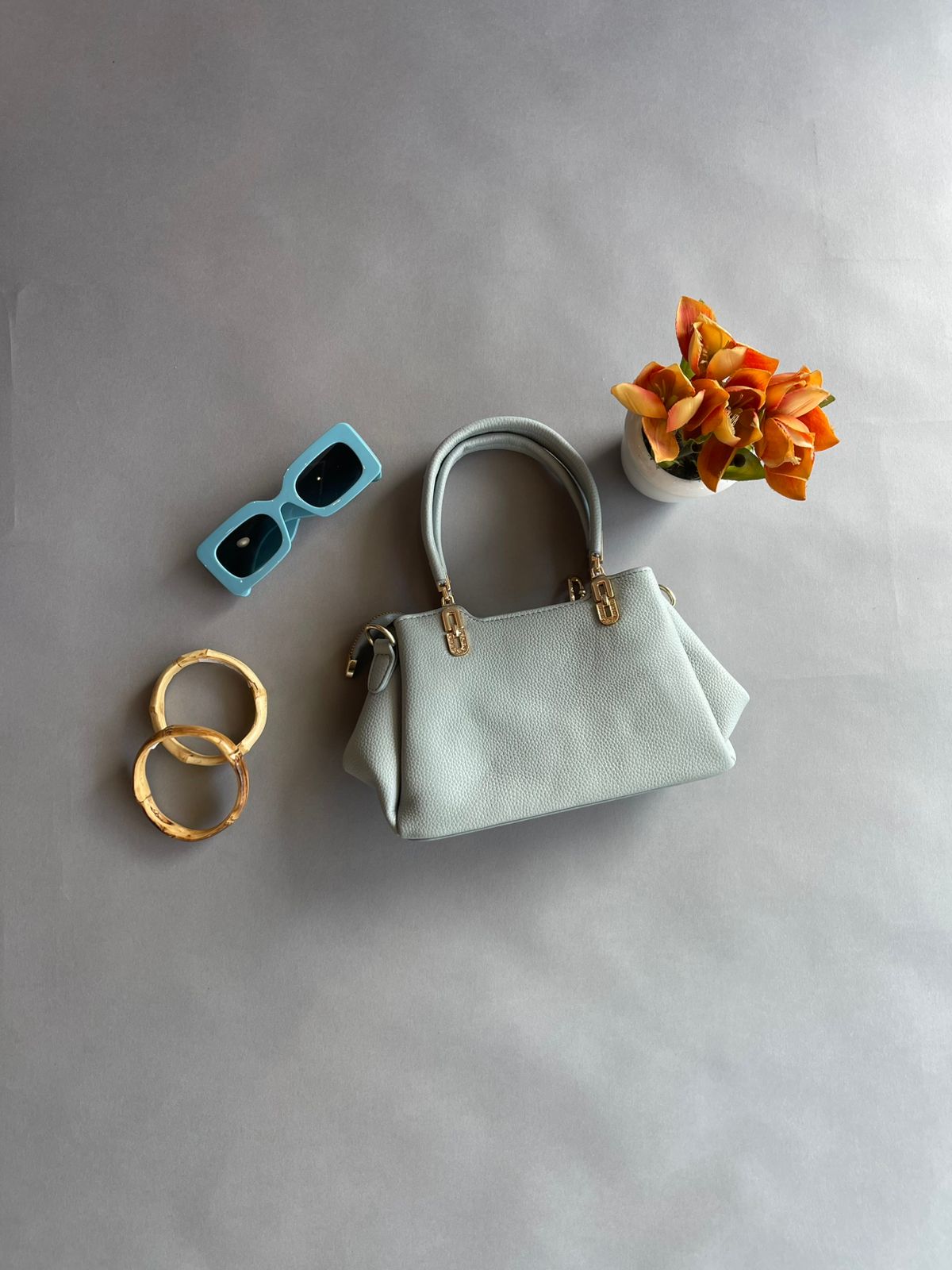 6640 Bolsa Pequeña de Mano con 3 Separadores y Detalle de Piedritas