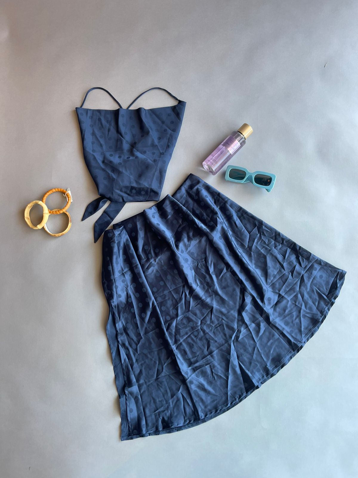 TK7074 EE SOME Conjunto de Top y Falta Satinada con Abertura Rosa